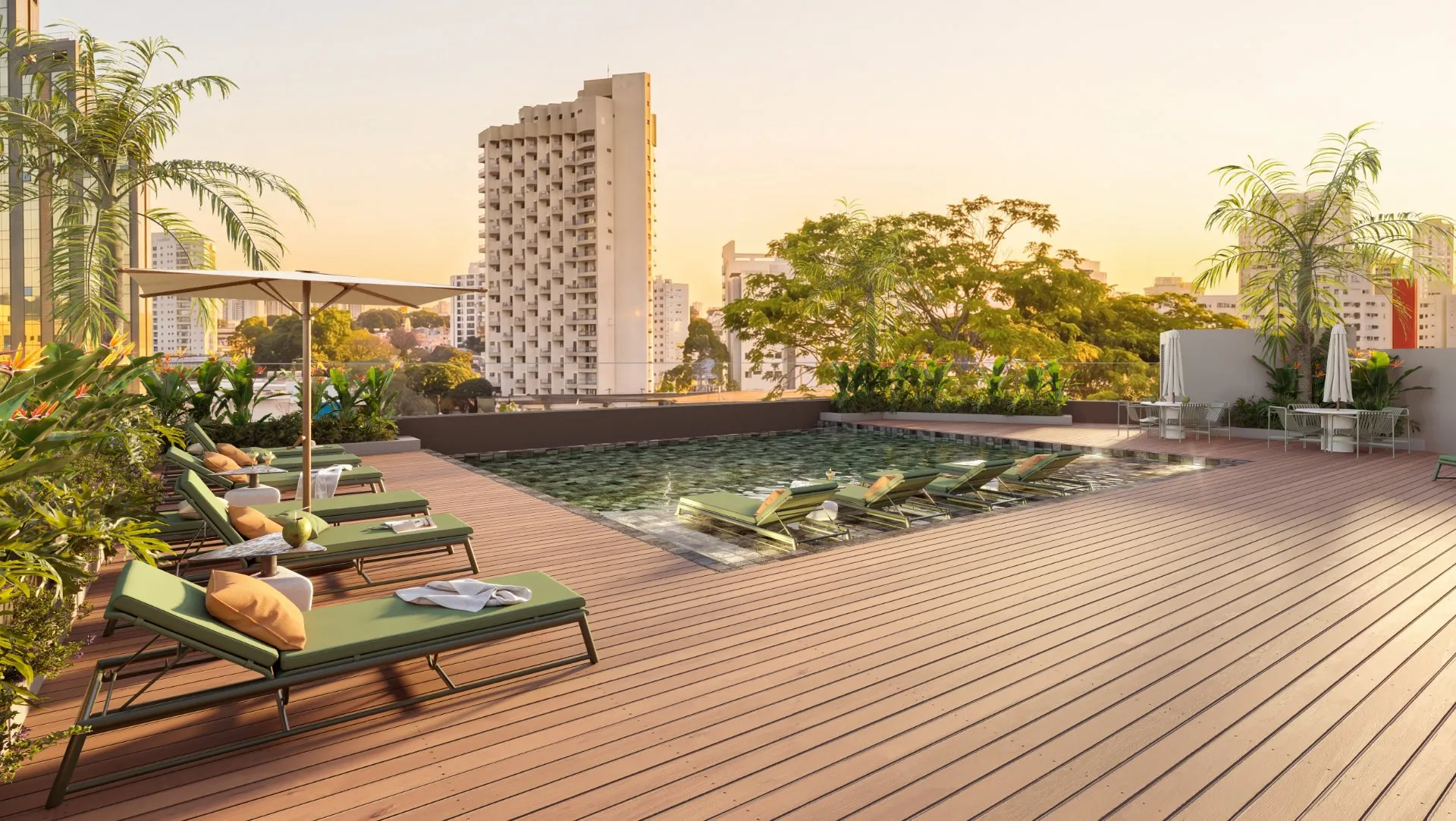 Solarium e piscina com prainha do Liv One, com deck de madeira ao entardecer